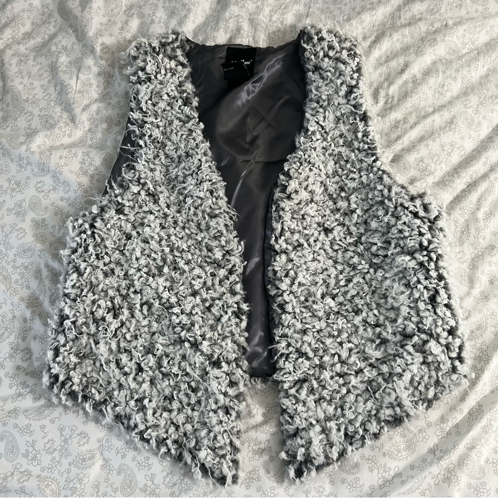 Vintage 90s Gray Faux Fur Vest - size S